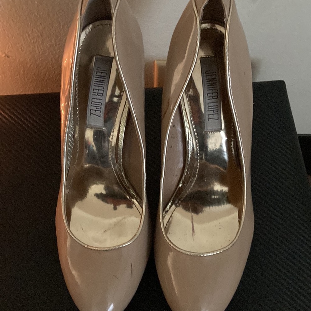 Tan heels - Picture 3 of 3